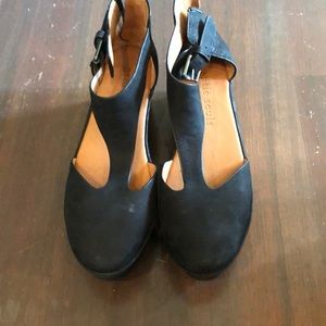 Gentle Souls platform black suede 6.5